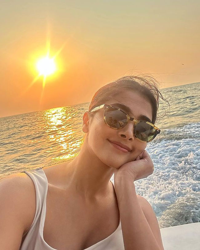 Pooja Hegde Sets The Stage On Fire At ZEE Awards